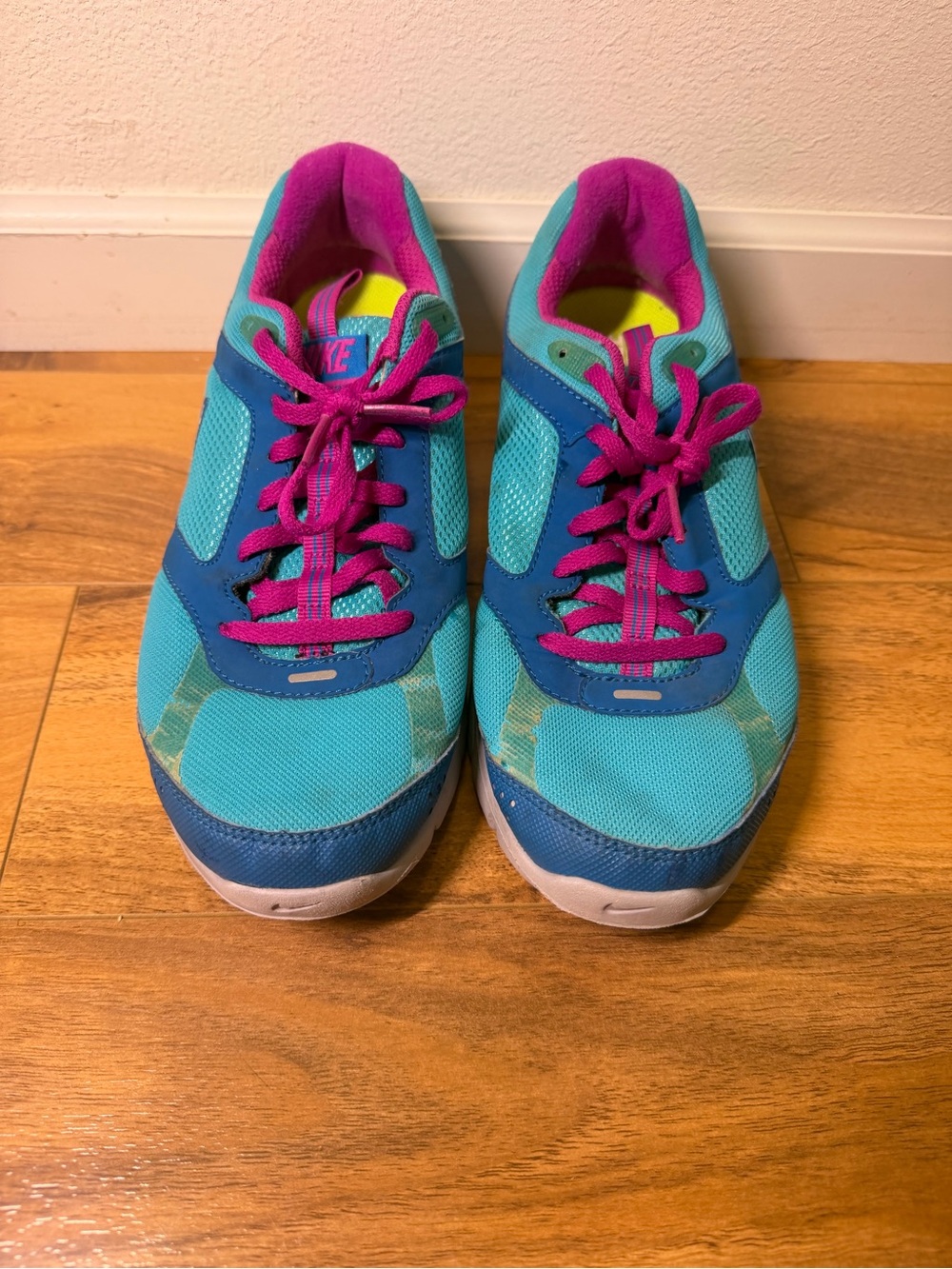 Women’s Nike shoes size 9